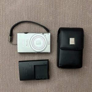 Canon Power Shot Digital Camera with Memory Card, charger & Case